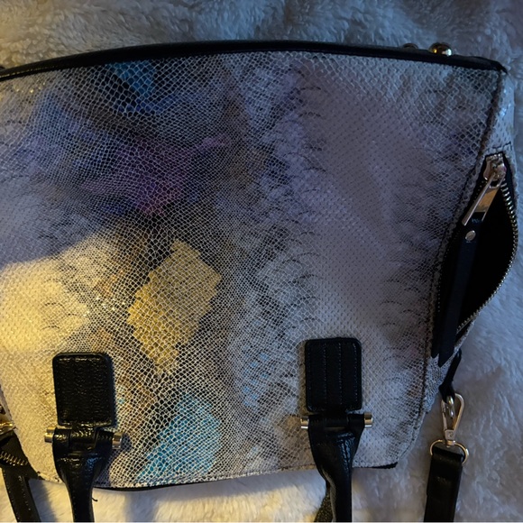 Multi color snake skin purse. Not real snake skin pursen just looks like it - Picture 3 of 6